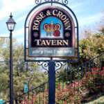 EARLY-AMERICAN HISTORIC COLONIAL-STYLE RESTAURANT CENTER SIGN, RAISED PRISMATIC 23 KGOLD-LEAF LETTERING,AIRBRUSHED LOGO & BLACKSMALTS BKGD, WROUGHT IRON PYLON POST, NEW KENT, VA